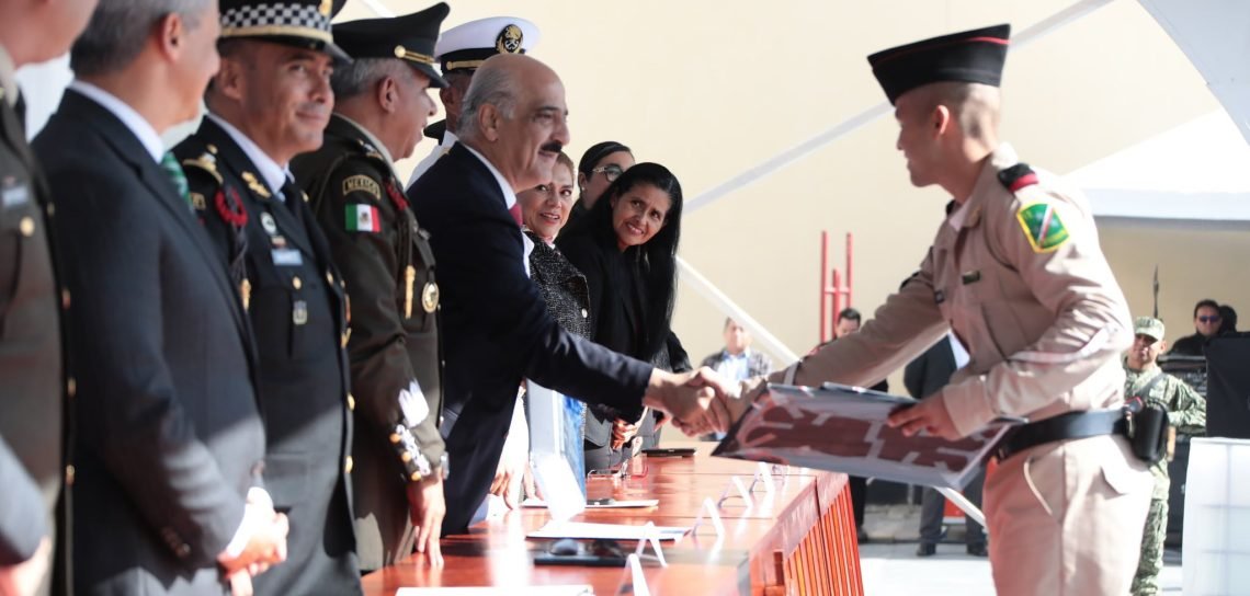 Veracruz reconoce a jóvenes en ceremonia de entrega de cartillas